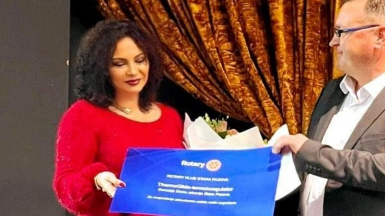 Хуманитарна позoришна представа 